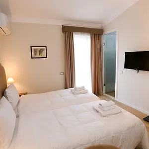 Hermes 4*, Tirana Albânia